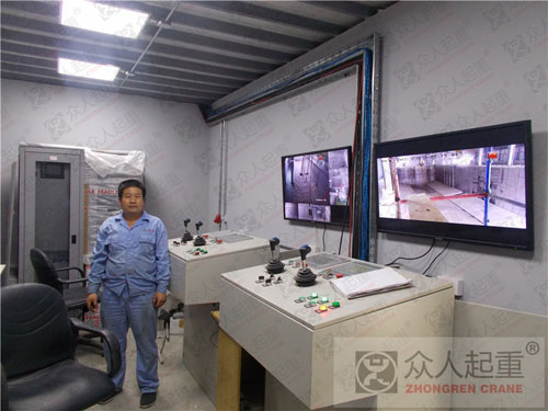 双梁抓斗控制室
